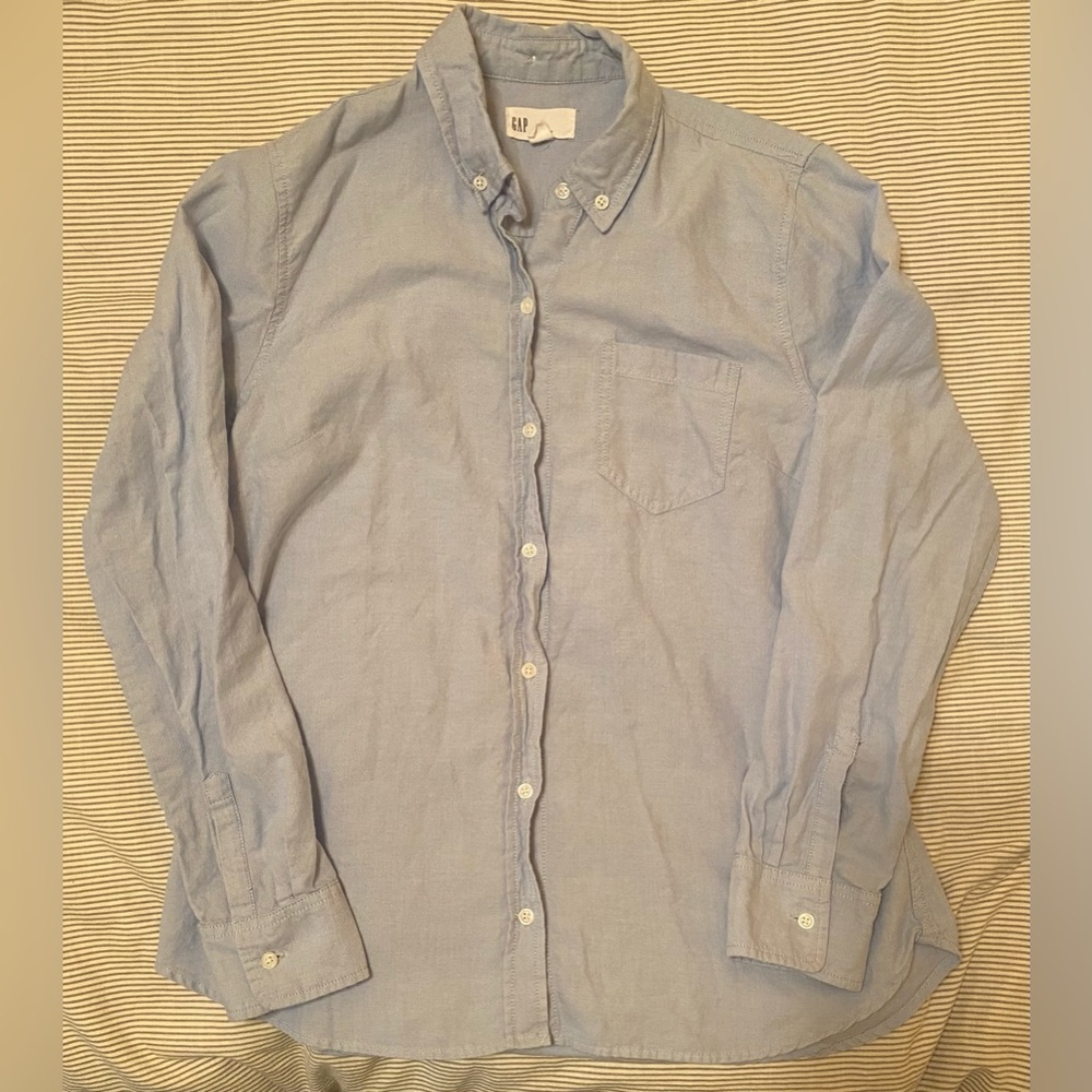 Women’s GAP boyfriend button down shirt